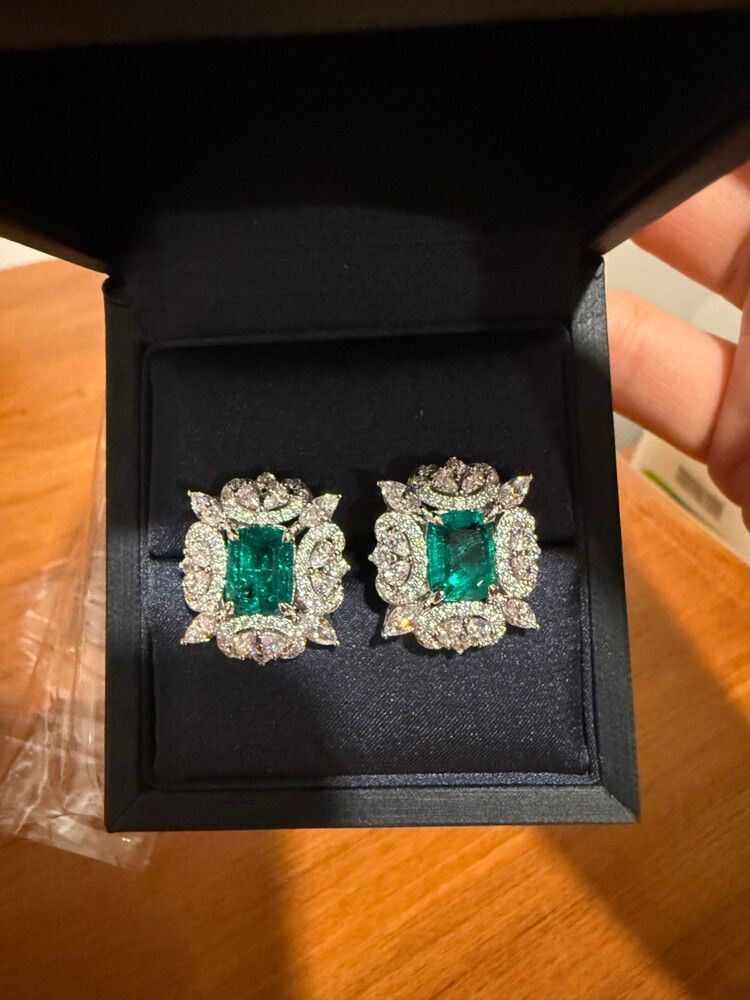 Brand new Emerald style earrings