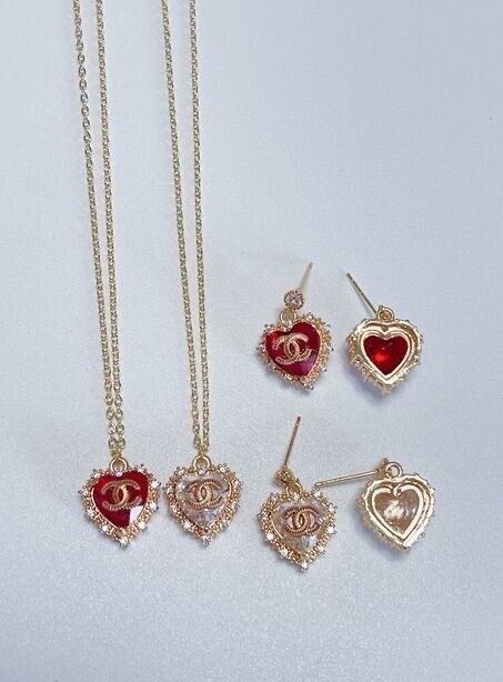 Chanel Classic Double C Logo necklace– Red Crystal Heart shaped