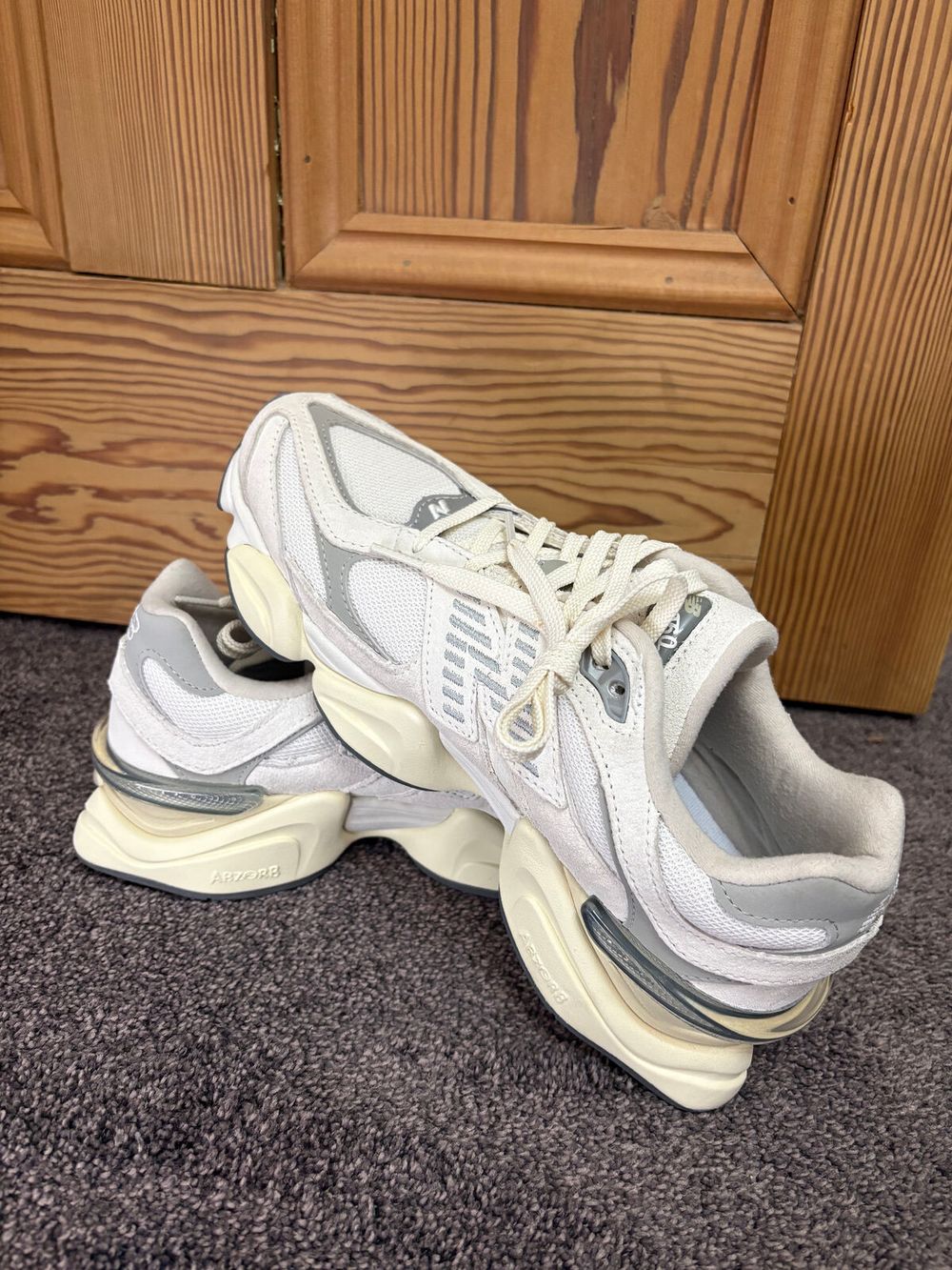 New Balance 9060 - Size 7.5 Womens