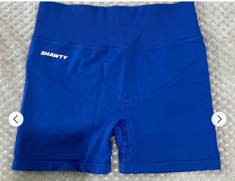 Shawty Invisible scrunch shorts