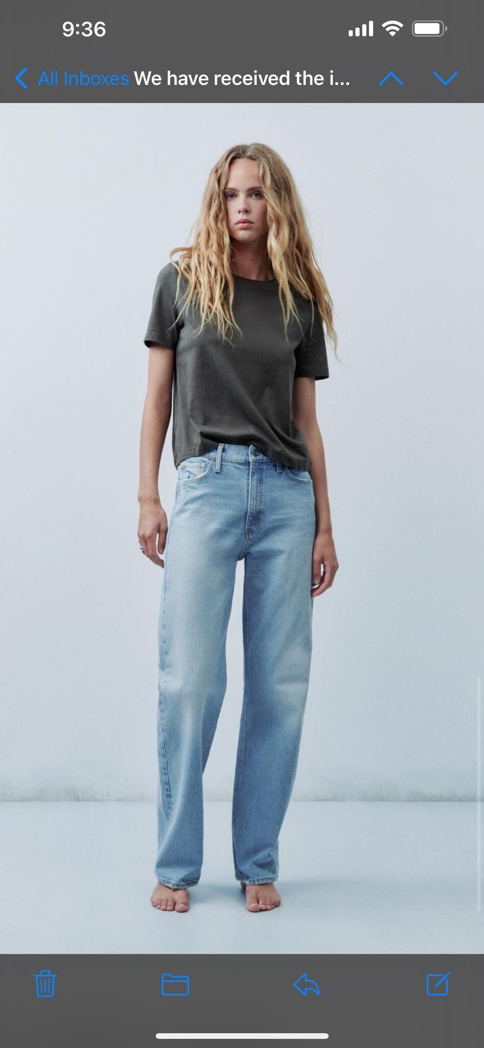 HIGH-RISE JEANS