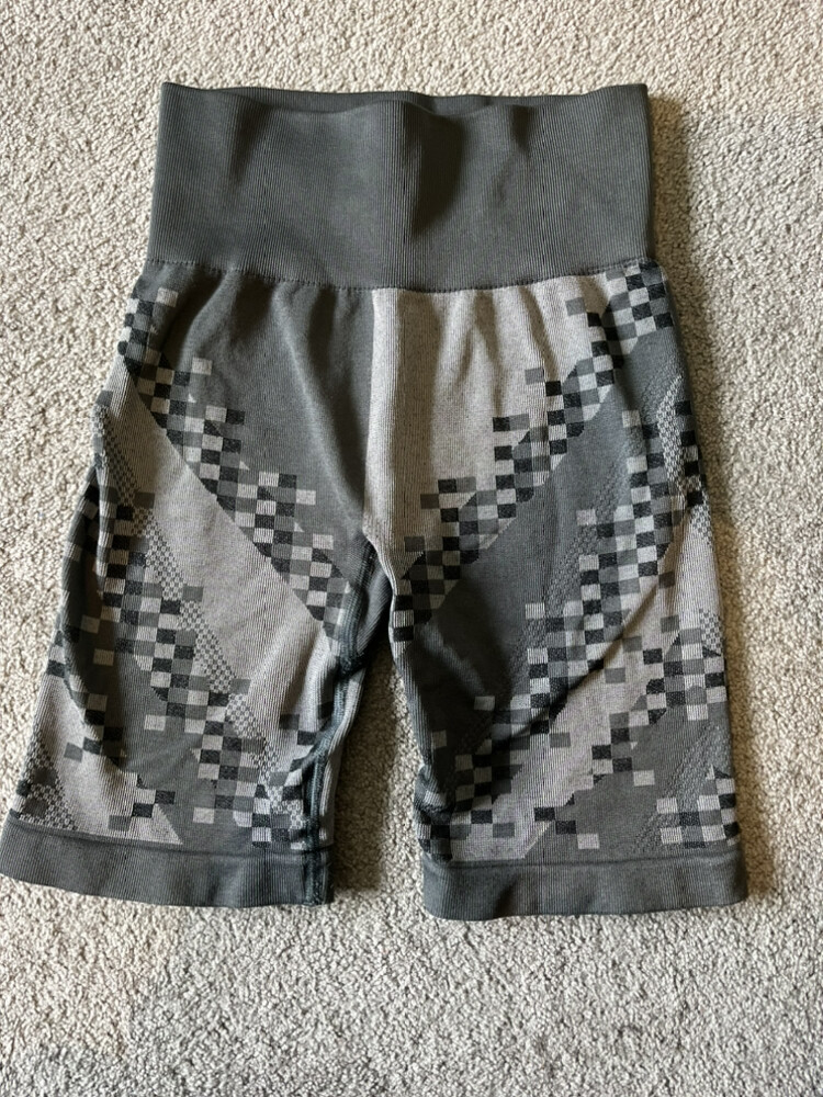 Gymshark - Gymshark Seamless Shorts on Designer Wardrobe